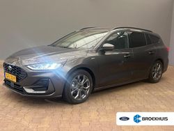 Grijs Gebruikt 2024 Ford Focus ST-Line Stationwagen | € 28.895 (Iets duurder)