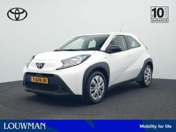 Wit Gebruikt 2023 Toyota Aygo Play Hatchback | € 15.400 (Eerlijke prijs)