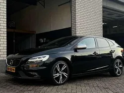 Zwart Gebruikt 2017 Volvo V40 R-Design Stationwagen | € 13.500 (Eerlijke prijs)