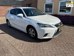 Wit Gebruikt 2015 Lexus CT200h Hatchback | € 11.495 (Eerlijke prijs)