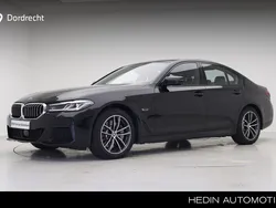 Zwart Gebruikt 2022 BMW 530e M Sport Sedan | € 45.895 (Eerlijke prijs)
