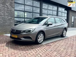 Grijs Gebruikt 2017 Opel Astra Edition Stationwagen | € 9.975 (Eerlijke prijs)