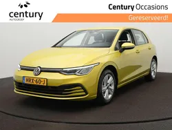 Geel Gebruikt 2022 VW Golf VIII Business Hatchback | € 24.900 (Goede deal)