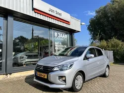 Licht grijs metallic Gebruikt 2021 Mitsubishi Space Star Hatchback | € 14.250 (Iets duurder)