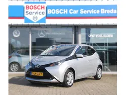Grijs Gebruikt 2017 Toyota Aygo X-play Hatchback | € 8.450 (Eerlijke prijs)