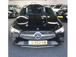 Zwart Gebruikt 2021 Mercedes CLA180 Premium Sedan | € 28.990 (Eerlijke prijs)