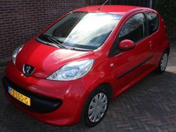 Rood Gebruikt 2008 Peugeot 107 Hatchback | € 1.800 (Eerlijke prijs)