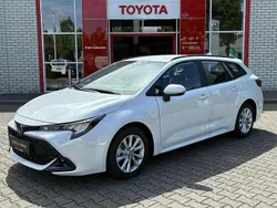 Wit Gebruikt 2023 Toyota Corolla Hybrid Stationwagen | € 26.400