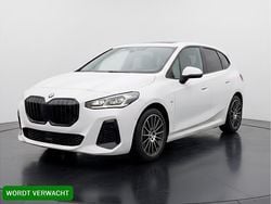 Wit Gebruikt 2023 BMW 220 M Sport Stationwagen | € 37.750 (Eerlijke prijs)
