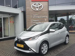 Grijs Gebruikt 2016 Toyota Aygo X-play Hatchback | € 7.900 (Eerlijke prijs)