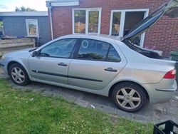 Grijs Gebruikt 2001 Renault Laguna II Authentique Hatchback | € 350 (Super prijs)