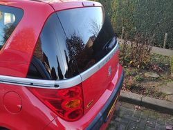 Rood Gebruikt 2007 Peugeot 1007 Hatchback | € 3.500