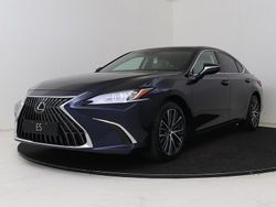 Blauw Nieuw 2025 Lexus ES300H Sedan | € 61.990 (Eerlijke prijs)