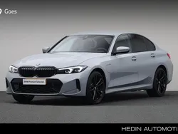 Grijs Gebruikt 2024 BMW 330e M Sport Sedan | € 46.880 (Super prijs)