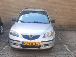 Grijs Gebruikt 2003 Mazda 2 Exclusive Stationwagen | € 450 (Goede deal)