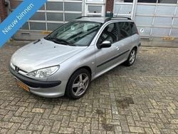 Grijs Gebruikt 2005 Peugeot 206 Stationwagen | € 1.699 (Iets duurder)
