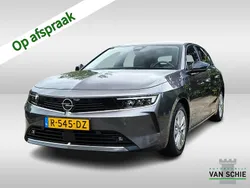 Grijs Gebruikt 2022 Opel Astra Edition Hatchback | € 18.900 (Eerlijke prijs)