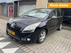 Zwart, metallic lak Gebruikt 2012 Peugeot 5008 MPV | € 5.495 (Eerlijke prijs)
