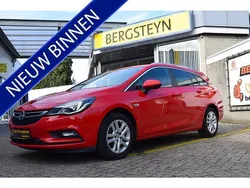 Rood Gebruikt 2017 Opel Astra Edition Stationwagen | € 10.450 (Eerlijke prijs)