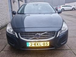 Grijs Gebruikt 2013 Volvo V60 Momentum Stationwagen | € 8.950 (Eerlijke prijs)