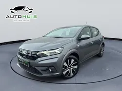 Grijs Gebruikt 2024 Dacia Sandero Expression Hatchback | € 16.745 (Goede deal)