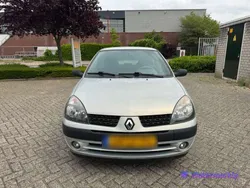 Gebruikt 2002 Renault Clio II Dynamique Sedan | € 1.200 (Eerlijke prijs)