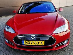 Rood Gebruikt 2014 Tesla Model S Hatchback | € 19.450 (Eerlijke prijs)