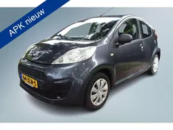 Grijs, metallic lak Gebruikt 2013 Peugeot 107 Access Hatchback | € 2.450 (Eerlijke prijs)