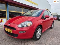 Rood Gebruikt 2015 Fiat Punto Street Hatchback | € 2.999 (Super prijs)