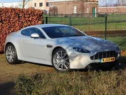Zilver, metallic lak Gebruikt 2011 Aston Martin V8 Vantage Coupé | € 74.950
