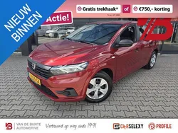 Rood Gebruikt 2021 Dacia Sandero Essentiel Hatchback | € 13.750 (Goede deal)