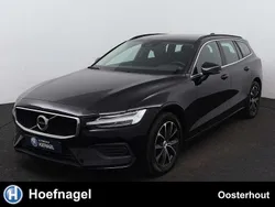 Zwart Gebruikt 2021 Volvo V60 Momentum Stationwagen | € 28.950 (Eerlijke prijs)