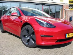 Rood Gebruikt 2022 Tesla Model 3 Long Range Sedan | € 32.950 (Eerlijke prijs)