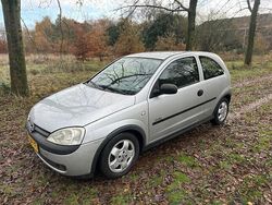 Grijs Gebruikt 2001 Opel Corsa Comfort Hatchback | € 2.000 (Eerlijke prijs)