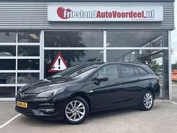 Zwart Gebruikt 2021 Opel Astra Edition Stationwagen | € 11.999 (Goede deal)