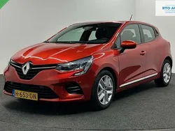 Rood Gebruikt 2020 Renault Clio V Zen Hatchback | € 12.000 (Goede deal)