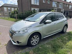 Grijs Gebruikt 2013 Peugeot 208 Active Hatchback | € 4.500 (Eerlijke prijs)