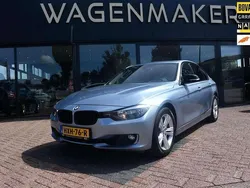 Blauw, metallic lak Gebruikt 2013 BMW 320 Executive Sedan | € 13.950 (Eerlijke prijs)