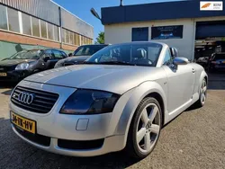 Grijs, metallic lak Gebruikt 2000 Audi TT Roadster Cabriolet | € 4.499 (Eerlijke prijs)