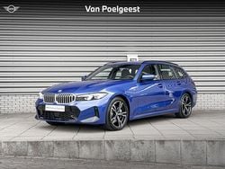 Portimao blau metallic (blauw metallic) Gebruikt 2024 BMW 330 M Sport Stationwagen | € 51.900 (Eerlijke prijs)
