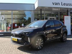 Zwart Gebruikt 2024 Toyota Yaris Cross Style SUV | € 28.900 (Eerlijke prijs)
