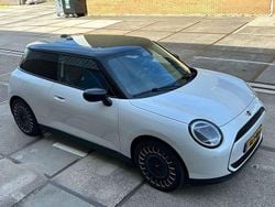Gebruikt 2024 Mini Cooper SE Favoured Hatchback | € 34.000 (Goede deal)