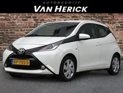 Wit Gebruikt 2018 Toyota Aygo X-play Hatchback | € 8.745 (Goede deal)