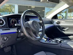 Grijs, metallic lak Gebruikt 2016 Mercedes E200 Prestige Sedan | € 25.900 (Eerlijke prijs)