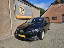 Zwart, metallic lak Gebruikt 2016 Opel Astra Edition Hatchback | € 4.445 (Eerlijke prijs)