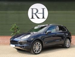 Blauw, metallic lak Gebruikt 2010 Porsche Cayenne SUV | € 44.940 (Eerlijke prijs)