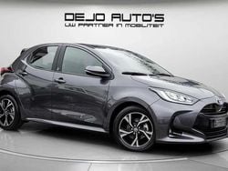 Grijs (metallic) Gebruikt 2022 Toyota Yaris Hybrid Team Hatchback | € 20.450 (Eerlijke prijs)