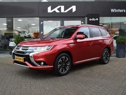 Rood, metallic lak Gebruikt 2015 Mitsubishi Outlander Instyle SUV | € 19.955 (Iets duurder)