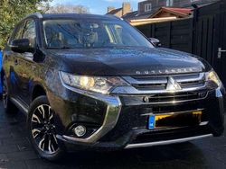 Zwart Gebruikt 2016 Mitsubishi Outlander P-HEV Edition SUV | € 13.500