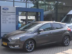 Grijs, metallic lak Gebruikt 2018 Ford Focus Titanium Hatchback | € 12.400 (Eerlijke prijs)